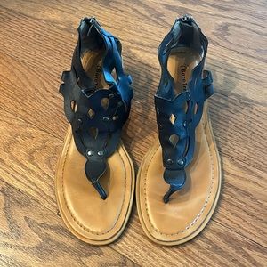 Womens baretrap sandals. Size 8.